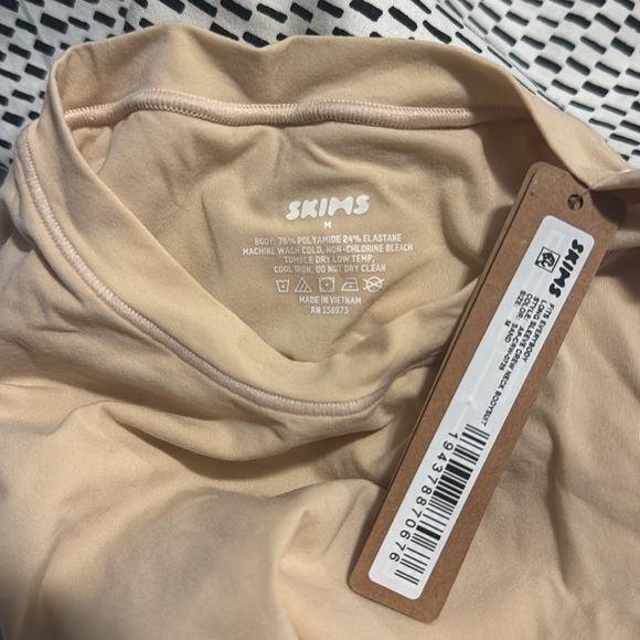 Skims Long Sleeve Sand Crew Neck Body Suit Size medium - Picture 3 of 3